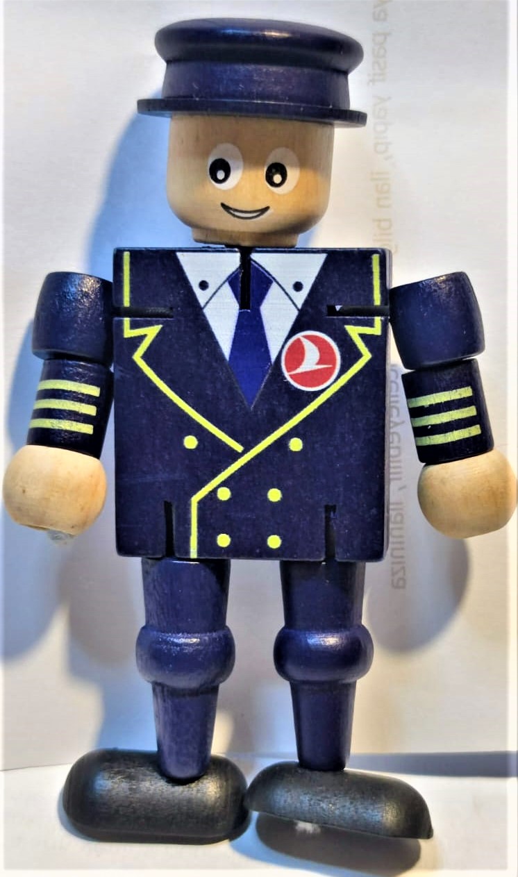 THY TÜRK HAVA YOLLARI LOGOLU PARÇALARA BÖLÜNEN HAREKETLİ AHŞAP EL BOYAMA TURKISH AIRLINES OYUNCAK KAPTAN PİLOT