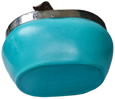1970 METAL OVAL FORMDA KROM KAPAKLI ÜZERİNDEKİ DÜGMEYE BASINCA KAPAK KISMI ACILIR MAVİ RENKDE