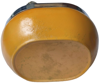 1970 METAL OVAL FORMDA KROM KAPAKLI ÜZERİNDEKİ DÜGMEYE BASINCA KAPAK KISMI ACILIR  HARDAL SARISI RENKDE