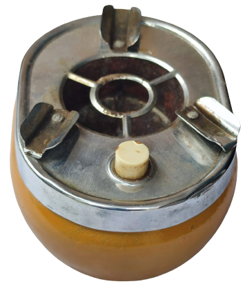 1970 METAL OVAL FORMDA KROM KAPAKLI ÜZERİNDEKİ DÜGMEYE BASINCA KAPAK KISMI ACILIR  HARDAL SARISI RENKDE