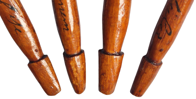 AHŞAP MEVLEBİ İŞİ EL YAPIM KOK BOYAMA  SAP KISMI SIKKE FORMDA HER BİRİNDE İSİM VE  TARIH NUMARA YAZMAKTADIR