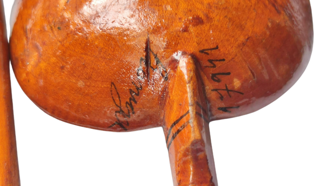 AHŞAP MEVLEBİ İŞİ EL YAPIM KOK BOYAMA  SAP KISMI SIKKE FORMDA HER BİRİNDE İSİM VE  TARIH NUMARA YAZMAKTADIR