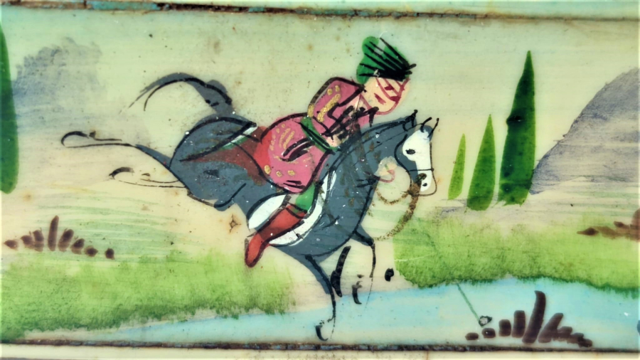 ATA SPORUMUZ CİRİT  MİNYATUR EL CİZİM EL BOYAMA AT ÜZERİNDE CİRİT OYNAYAN OYUNCULAR EL İŞCİLİKLİ AHŞAP KAPAKLI KALEM KUTUSU