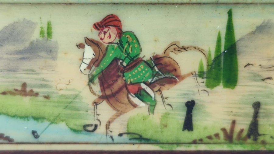 ATA SPORUMUZ CİRİT  MİNYATUR EL CİZİM EL BOYAMA AT ÜZERİNDE CİRİT OYNAYAN OYUNCULAR EL İŞCİLİKLİ AHŞAP KAPAKLI KALEM KUTUSU