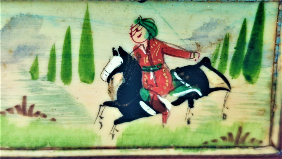 ATA SPORUMUZ CİRİT  MİNYATUR EL CİZİM EL BOYAMA AT ÜZERİNDE CİRİT OYNAYAN OYUNCULAR EL İŞCİLİKLİ AHŞAP KAPAKLI KALEM KUTUSU