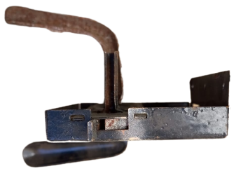 OSMANLI METAL EL YAPIM PERCİNLİ MEKANİK MACAR KİLİDİ DİYE ANILAN AHŞAP KAPILARDA KULLANILAN ACMA KAPAMA KOLLU KİLİT YENİ YAPIM DEGİLDİR