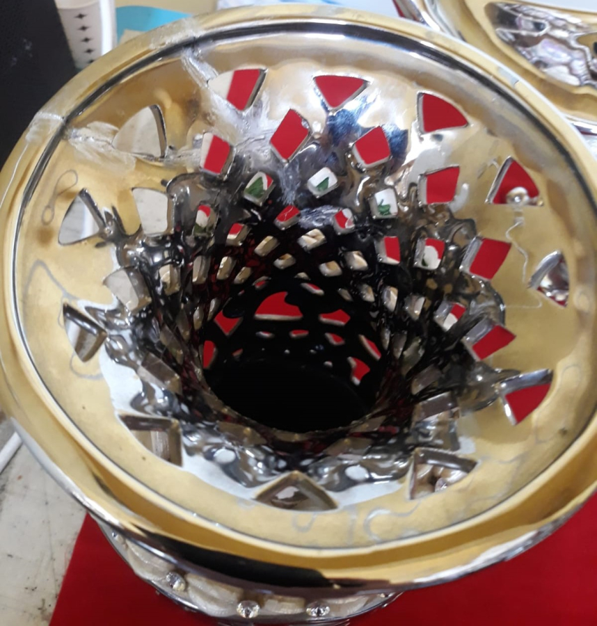 masa üzeri takım  1 ADET ŞEKERLİK 1 ADET VAZO 2 ADET ŞAMDAN 