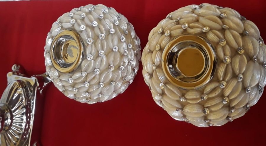 masa üzeri takım  1 ADET ŞEKERLİK 1 ADET VAZO 2 ADET ŞAMDAN 