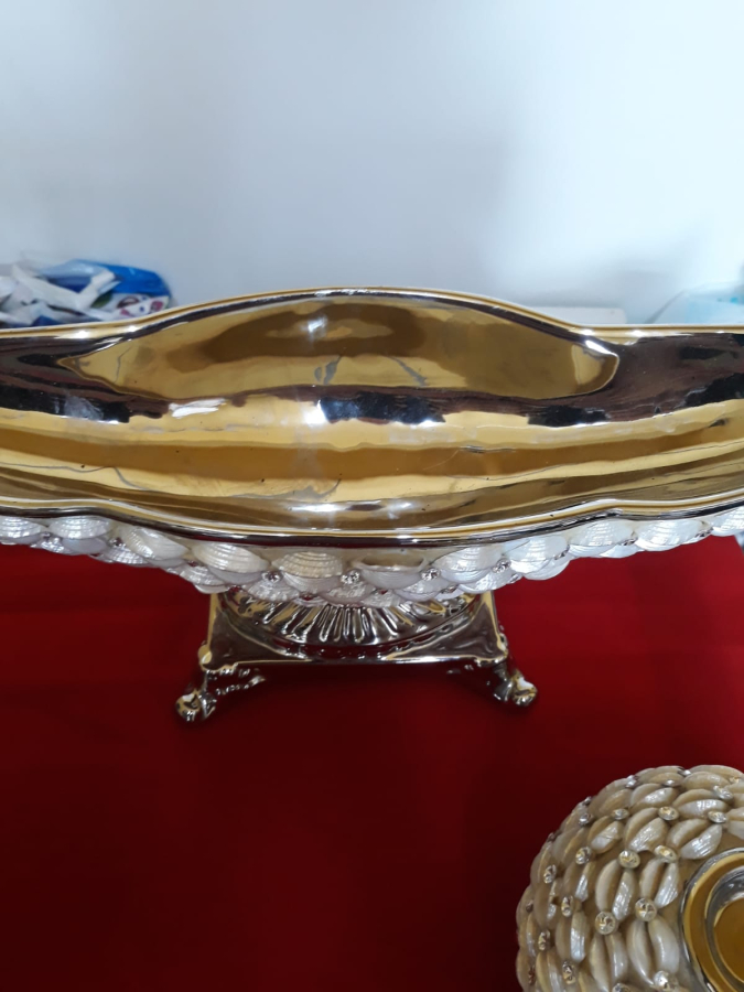 masa üzeri takım  1 ADET ŞEKERLİK 1 ADET VAZO 2 ADET ŞAMDAN 