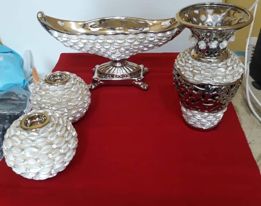 masa üzeri takım  1 ADET ŞEKERLİK 1 ADET VAZO 2 ADET ŞAMDAN 