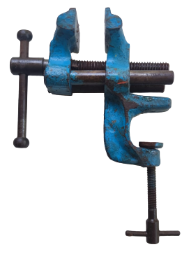 1950 DEMİR MENGENE TEZGAH MASA KENARINA BAGLANABİLEN HASSAS USTA MENGENESİ UFAK BOYDA CENE ACILMA BOYU 6 CM GİBİ