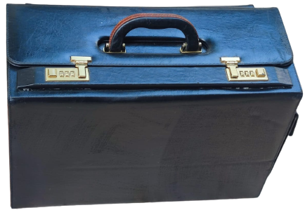 BUYUK BOY BOND PİLOT MÜMESSİL PAZARLAMACI PLASİYER CANTASI ŞİFRELİ CİFT KİLİTLİ KULPLU SİYAH DERİ SORUNSUZ 