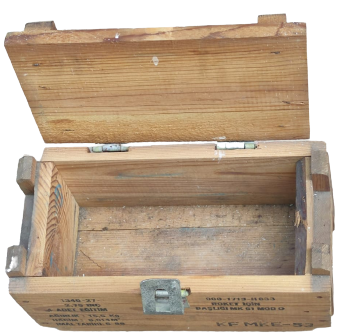 ASKERİ AHŞAP UFAK BOYDA CEPHANE SANDIGI KAPAKLI KENARLAR METAL TAKVİYELİ KİLİTLEME MANDALLI ANAHTAR TAKILABİLİR SİSTEMLİ