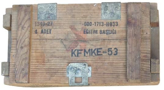 ASKERİ AHŞAP UFAK BOYDA CEPHANE SANDIGI KAPAKLI KENARLAR METAL TAKVİYELİ KİLİTLEME MANDALLI ANAHTAR TAKILABİLİR SİSTEMLİ