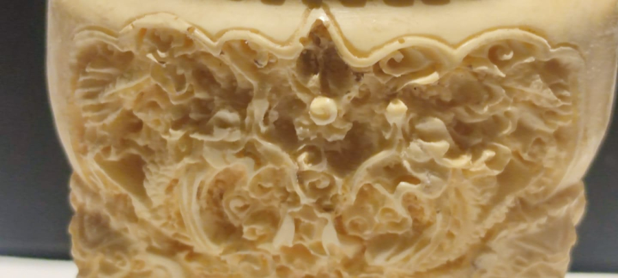 FENG SHUİ ÜC BACAKLI ZENGİNLİK TİMSALİ EL OYMA AHŞAP KAİDELİ AYAKLI UZERİ EJDERHALI KAPAKLI MUCEVHER KUTUSU 