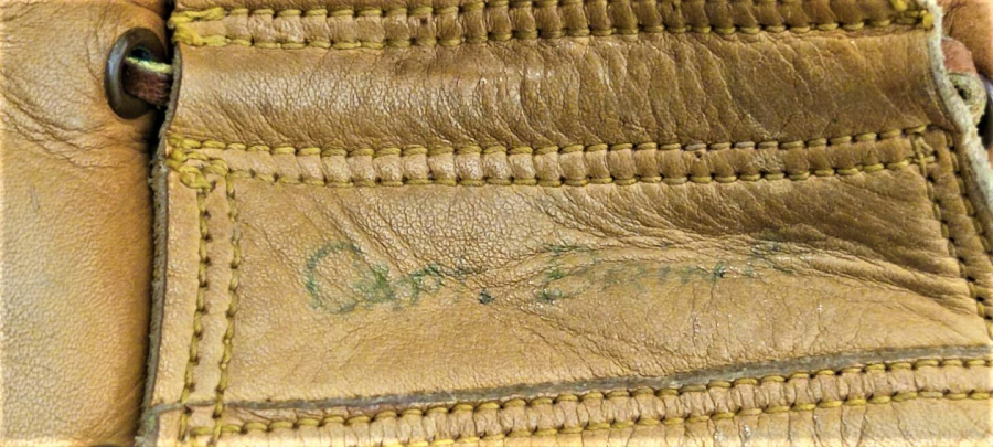 1960 USA RAWLİNGS THE FİNEST IN THE FIELD BEYZBOL ELDİVENİ PROFOSYENEL ELDE DİKİLMİŞ TAMAMI DERİ BAZI SPORCULARIN İSİMLERİ YAZMAKTA ÜZERİNDE