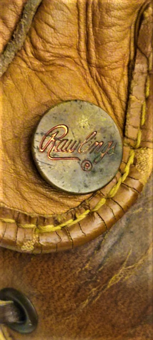 1960 USA RAWLİNGS THE FİNEST IN THE FIELD BEYZBOL ELDİVENİ PROFOSYENEL ELDE DİKİLMİŞ TAMAMI DERİ BAZI SPORCULARIN İSİMLERİ YAZMAKTA ÜZERİNDE