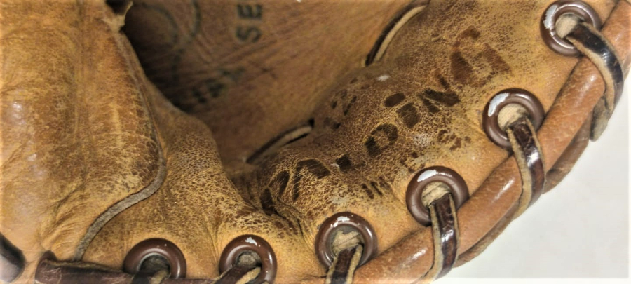 1960 USA SPALDING TRA POCKET BEYZBOL ELDİVENİ PROFOSYENEL ELDE DİKİLMİŞ TAMAMI DERİ BAZI SPORCULARIN İSİMLERİ YAZMAKTA ÜZERİNDE 