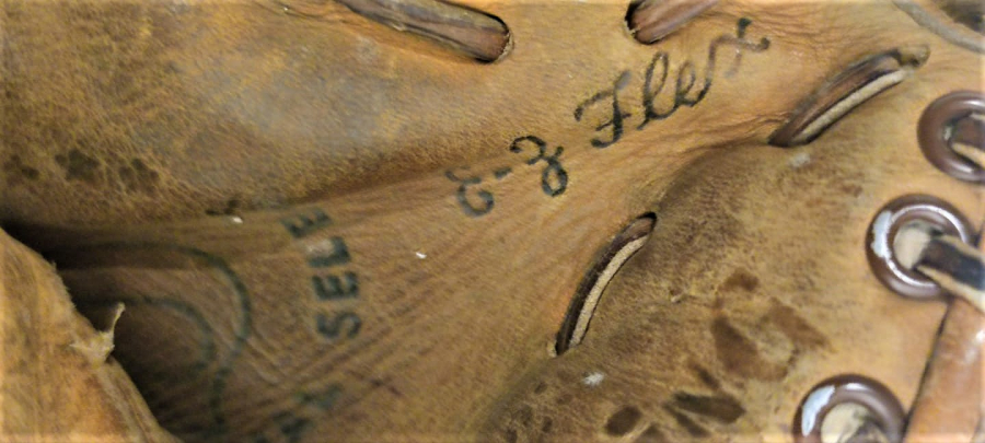 1960 USA SPALDING TRA POCKET BEYZBOL ELDİVENİ PROFOSYENEL ELDE DİKİLMİŞ TAMAMI DERİ BAZI SPORCULARIN İSİMLERİ YAZMAKTA ÜZERİNDE 