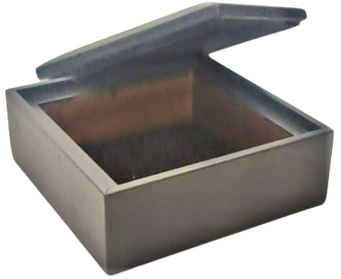 SİYAH MASİF KAPAKLI F HARFLI ÖZEL TASARIM  KAPAGI METALGÜMÜŞ KAPLAMA PLAKETLİ  İŞLEMELİ MUCEVHER TESBİH KUTUSU