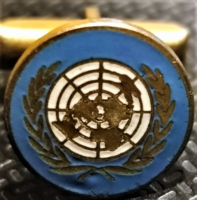 1950 NATO  BİRLEŞMİŞ MİLLETLER SİMGELİ SICAK MAVİ RENKDE MİNELİ PİRİNÇ ÇİFT KOL DÜĞMESİ MANŞET  PAT.2920363