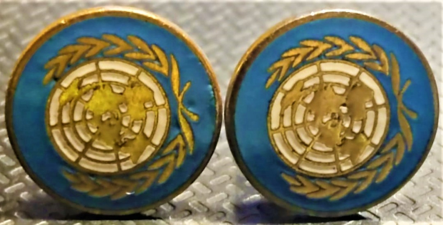 1950 NATO  BİRLEŞMİŞ MİLLETLER SİMGELİ SICAK MAVİ RENKDE MİNELİ PİRİNÇ ÇİFT KOL DÜĞMESİ MANŞET  PAT.2920363