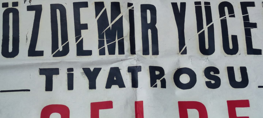 TİYATRO AFİŞİ  YENİŞEHİR ÖZDEMİR YUCEL TİYATROSU GELDE DELİ OLMA  KOMEDİ 3 PERDE YAZAN VE REJİ  ÖZDEMİR YUCEL