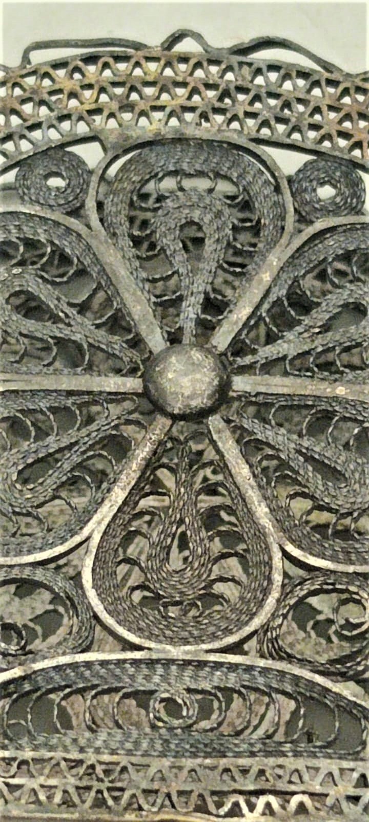 OSMANLI SAF GÜMÜŞ TELKARİ EL İŞCİLİKLİ CİCEK MOTİFLİ VE CİCEK AYAKLI  KİBRİTLİK 