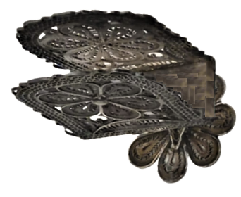 OSMANLI SAF GÜMÜŞ TELKARİ EL İŞCİLİKLİ CİCEK MOTİFLİ VE CİCEK AYAKLI  KİBRİTLİK 