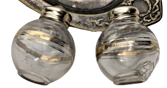 OSMANLI TUZLUK BİBERLİK METAL KISIMLAR GÜMÜŞ KAPLAMA CAMLARI ALTIN EL CEKME  MASA ÜZERİ 