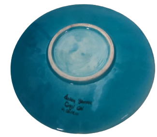 İZNİK EL CİZİM EL BOYAMA MAVİ ZEMİNE SİYAH CALIŞMA SANATCI ÖZLEM YAMAN CILGIL CİNİ İZNİK İMZALI OSMANLI TİPLER TEMALI DUVAR TABAGI