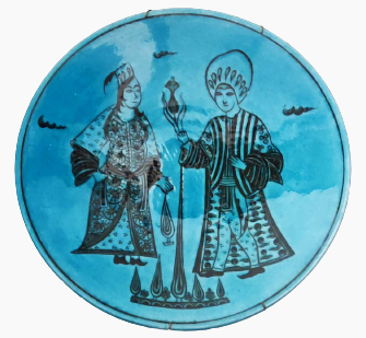 İZNİK EL CİZİM EL BOYAMA MAVİ ZEMİNE SİYAH CALIŞMA SANATCI ÖZLEM YAMAN CILGIL CİNİ İZNİK İMZALI OSMANLI TİPLER TEMALI DUVAR TABAGI