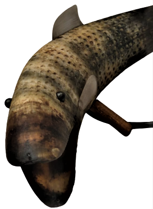 HAPISHANE İŞİ, MAHKUMLARIN  BOYNUZDAN YAPILMA BALIK FORMUNDA TASARLANMIŞ  GECE LAMBASI KURRUK YUZGEC VE AHŞAP KAİDELİ 