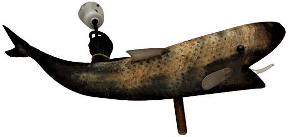 HAPISHANE İŞİ, MAHKUMLARIN  BOYNUZDAN YAPILMA BALIK FORMUNDA TASARLANMIŞ  GECE LAMBASI KURRUK YUZGEC VE AHŞAP KAİDELİ 