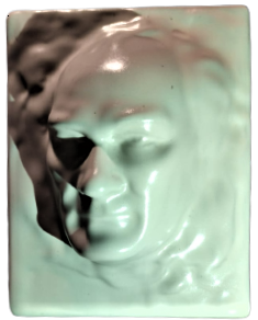 ECZACIBAŞI SERAMİK EGİMLİ YATAY OLARAK DÖKÜLMÜŞ ATATÜRK BÜST ROLYEF BEYAZ ÜCGEN FORMDA MASA ÜZERİ BUST 