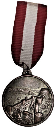 KIRMIZI BEYAZ KURDELALI BRONZ BİR YÜZÜ MUSTAFA KEMAL ATATÜRK DİGER YÜZÜ İSTANBUL RUMELİ HİSARI HATIRASI KABARTMA MADALYA