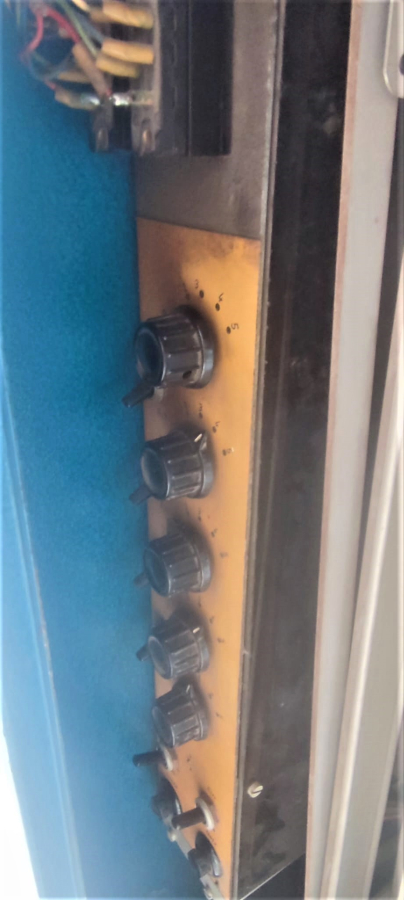 1920 LUMET ZİGARETTEN  AUOTOMAT METAL GÖVDE  BEŞ CEŞİT SİGARA SATIŞI SUNAN 2 MARK İLE CALISAN OTOMATİK  SIGARA SATIŞ MAKİNESİ