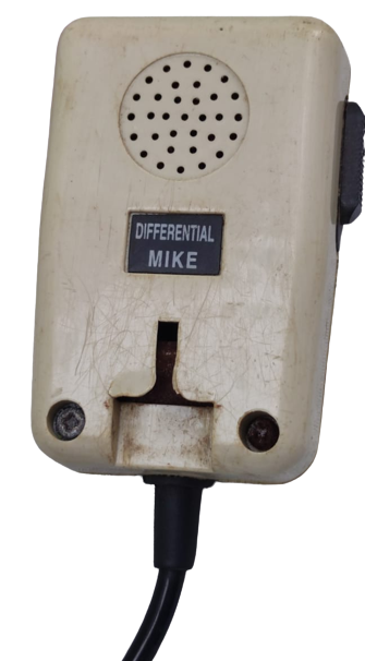 1970 JAPAN MEGAPHONE UM 2 8PSC HAVALI MEGAFON MİKROFONDAN KONUŞMA KIRMIZI BEYAZ TAŞINABİLİR PİLLİ KONUŞMA MEGAFONU 