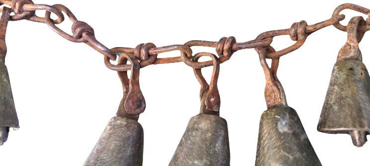 OSMANLI DEVE ZİLİ ZİNCİR ÜZERİNE DİZİLEREK BAGLANMIŞ FARKLI TINILAR CIKARAN UFAK 18 ADET  PİRİNC ZİLLER 1,5 METRE BOYUNDA  