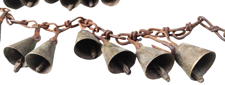 OSMANLI DEVE ZİLİ ZİNCİR ÜZERİNE DİZİLEREK BAGLANMIŞ FARKLI TINILAR CIKARAN UFAK 18 ADET  PİRİNC ZİLLER 1,5 METRE BOYUNDA  