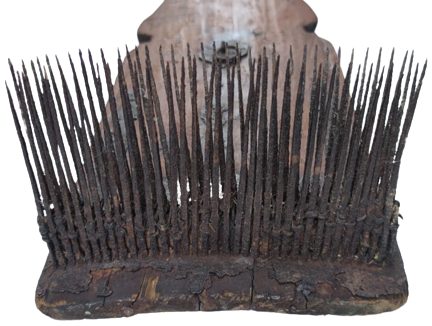 OSMANLI AHŞAP CELİK DÖGME CİVİLİ TARAK HALI DÖKUMADA KULLANILAN  YÜN İP YAPILAN AHŞABI TENEKE SÜSLEMELİ  CİVİLİ YÜN TARAGI