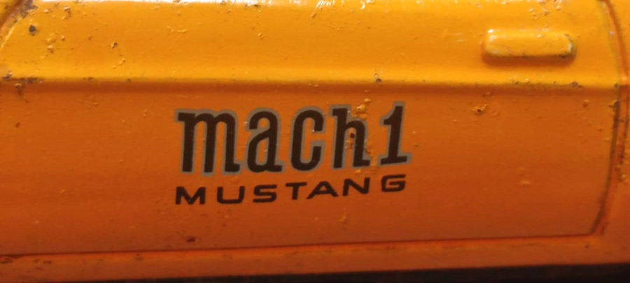 TAIYO JAPAN FORD MACH 1 MUSTANG TOYS TENEKE OYUNCAK ARABA PORTAKAL RENKDE İCERSİNDE POLİS CAKAR  İŞARET LAMBASI PİLLİ YARIŞ OTO