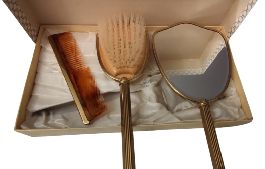 1970 AYNA TARAK FIRCA MADEIN FRANCE TAM TAKIM KARTON KUTUSUNDA AYNA VE FIRCADA ÜZERLERİ EL İŞLEME KANEVİCE İŞİ