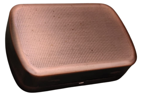 1970 AVRUPA  TABAKA METAL KIZIL RENKDE KAPAKLARI FUL DESEN İŞLEMELİ SIGARA TUTUN TABAKASI 