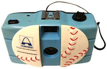 1980  AMİNO AKTIVES CAMERA 35 MM MAVİ KASA  DEKLANŞÖR ONUNDE DİKİŞLİ BEYZBOL TOPU ACILINCA OBJEKTİF ACILMAKTA FOTOGRAF MAKİNESİ