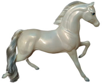 1970 ADELET PARTISI SEMBOLU BEYAZ YARIŞ ATI KOŞAR HEREKETTE TASARLANMIŞ KUYRUK VE YELELERİ AT KILINDAN YAPILMIŞTIR