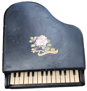 OYUNCAK PİYANO 15 BEYAZ TUŞLU SİYAH ÜZERİNDE RENKLİ CİCEK RESMEDİLMİŞ AHŞAP 3 AYAKLI KUYRUKLU PİYANO
