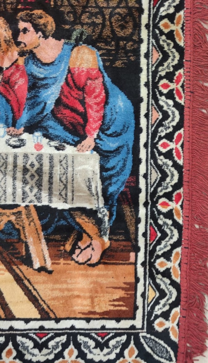 1970 LEONARDO DA VİNCİ NİN ESERİ OLAN HZ. İSA SON AKŞAM YEMEĞİ KONULU ESERİNİN KADİFE FLOŞ ÜZERİNE EL TEZGAHLARINDA DOKUNMUŞ COK CANLI RENKLERDE 