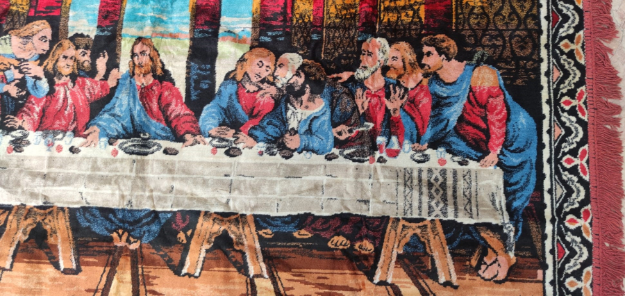 1970 LEONARDO DA VİNCİ NİN ESERİ OLAN HZ. İSA SON AKŞAM YEMEĞİ KONULU ESERİNİN KADİFE FLOŞ ÜZERİNE EL TEZGAHLARINDA DOKUNMUŞ COK CANLI RENKLERDE 