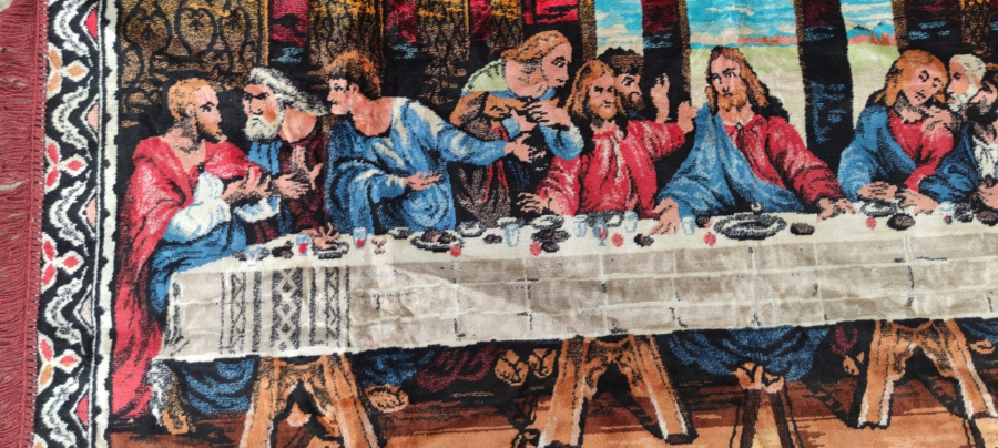 1970 LEONARDO DA VİNCİ NİN ESERİ OLAN HZ. İSA SON AKŞAM YEMEĞİ KONULU ESERİNİN KADİFE FLOŞ ÜZERİNE EL TEZGAHLARINDA DOKUNMUŞ COK CANLI RENKLERDE 